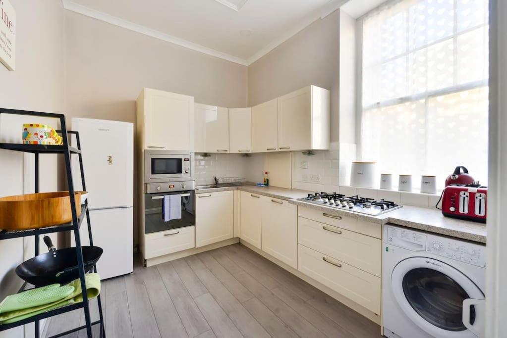 George IV Bridge - Superbly Located 3 Bedroom! Edimburgo Esterno foto